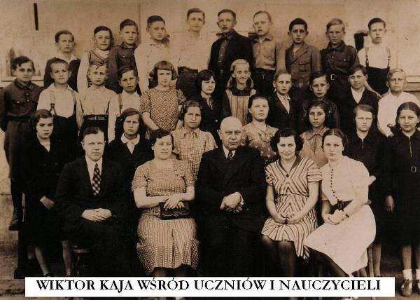 Wiktor Kaja wśród uczniów i nauczycieli
